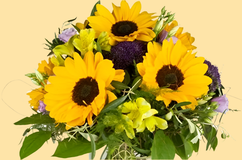 Bouquet di stagione con Girasoli, Lisianthus, Alstroemeria e verde decorativo