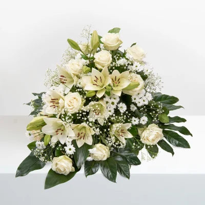 Composizione di fiori lutto per un ultimo saluto