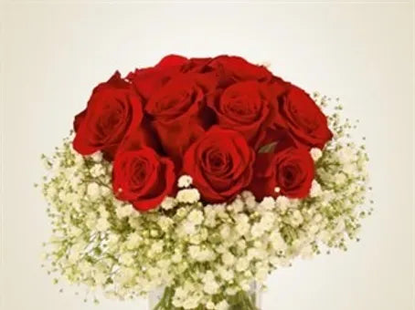 Bouquet con gipsophila e rose per la Festa della Mamma