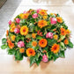 Composizione di fiori lutto colorata