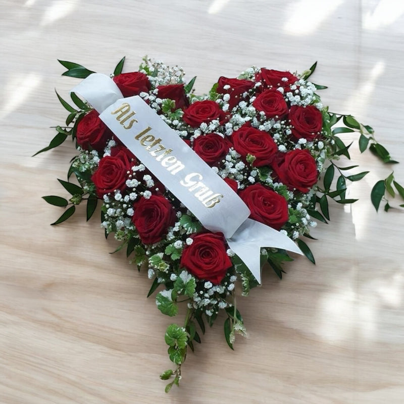 Composizione fiori lutto a forma di cuore
