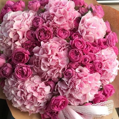 Bouquet di Primavera con ortensie e roselline polianta