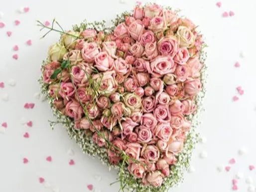 Cuore di roselline e gypsophila