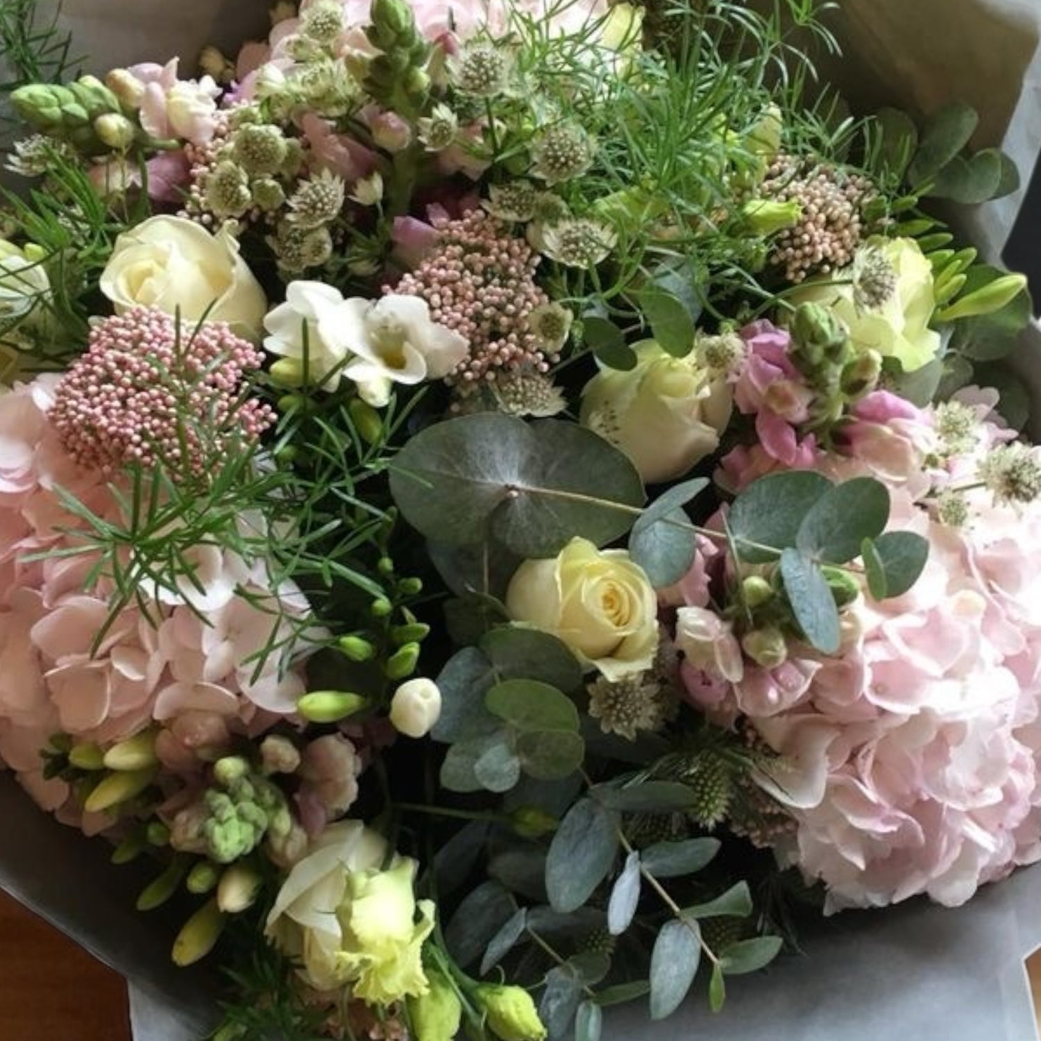 Bouquet di stagione con ortensie