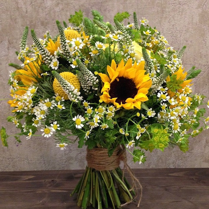 Bouquet di stagione misto con girasoli