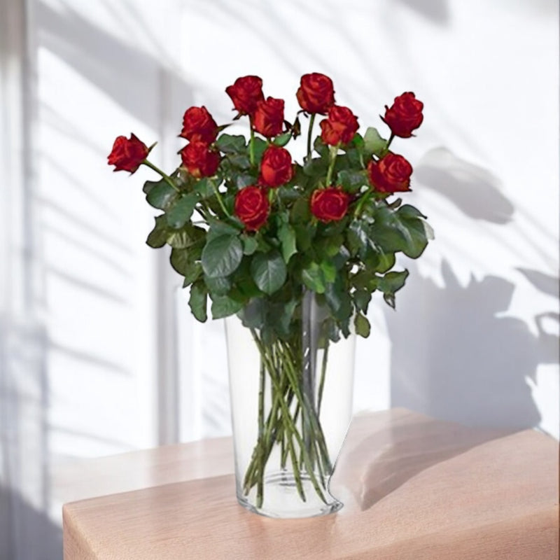 Bouquet di 12 rose rosse con vaso