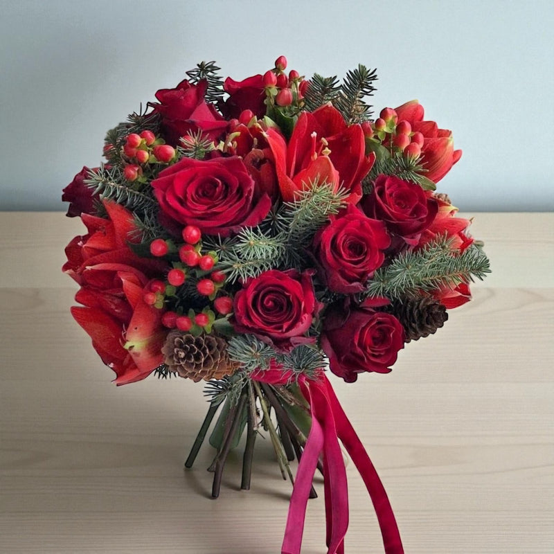 Bouquet Natale con nastrini rossi