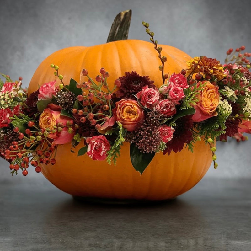 Fiori autunnali nella zucca