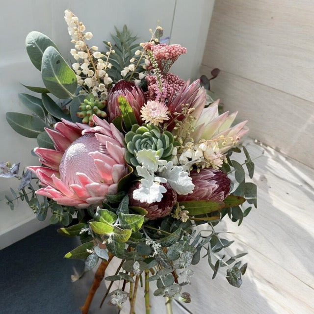 Bouquet autunno con protee e succulente