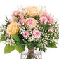 Bouquet con Rose, roselline, gypsophila e verde decorativo