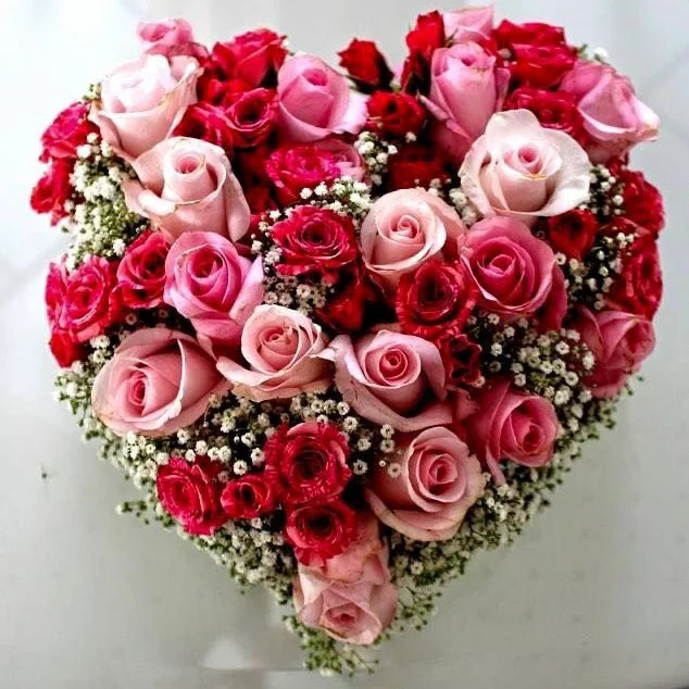 Cuore di rose e roselline mix con gypsophila